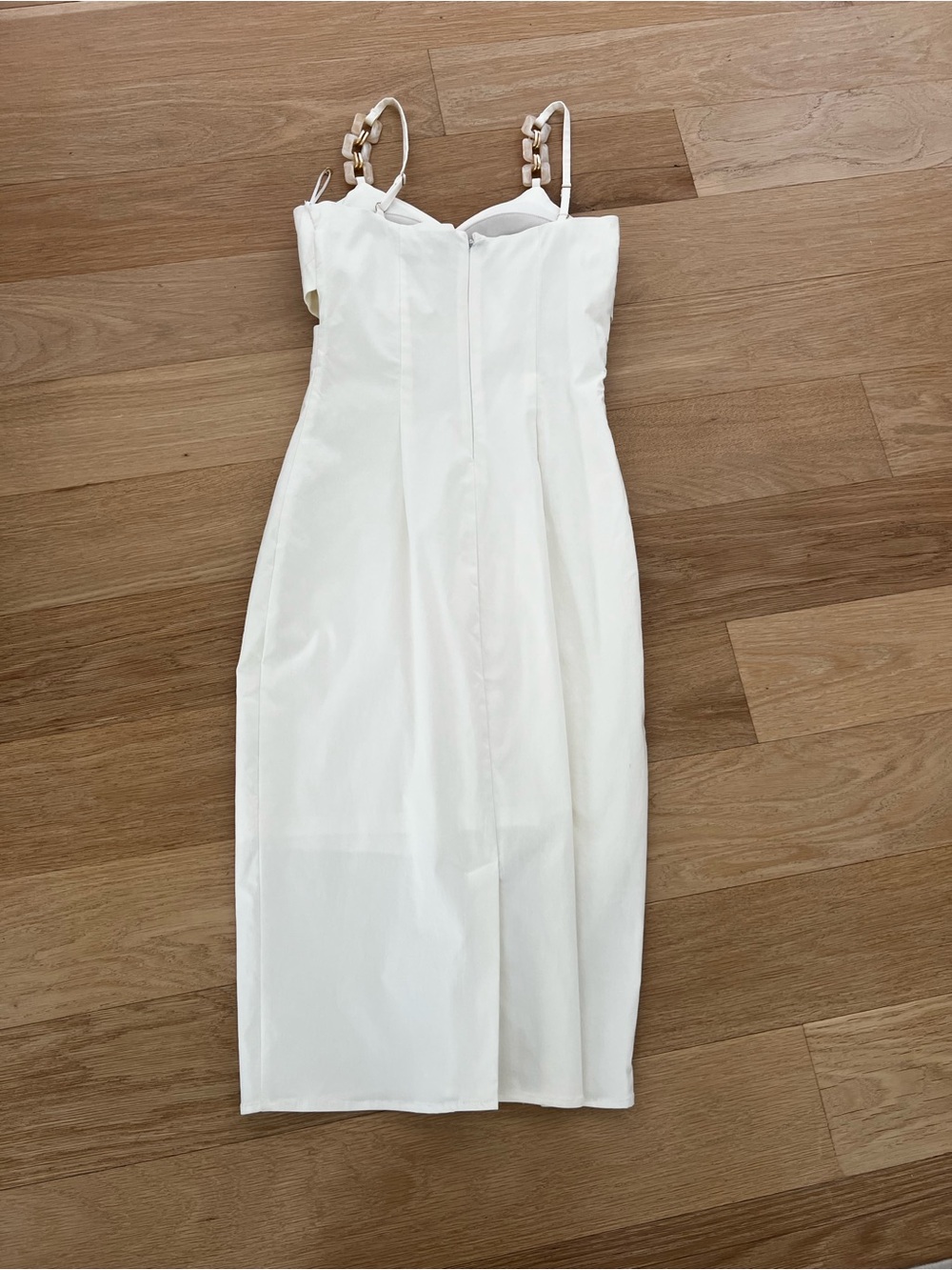 White Fitted Midi Dress with Chain-Strap Detail - cut out style top front - Picture 3 of 5